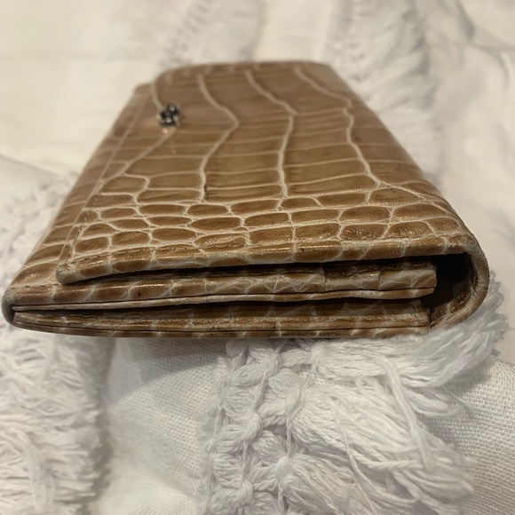 LONGCHAMP  Elegant Tan Crocodile-Embossed Women's wallet/clutch - Picture 7 of 8